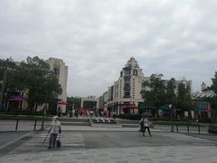 -奕欧来上海购物村停车场