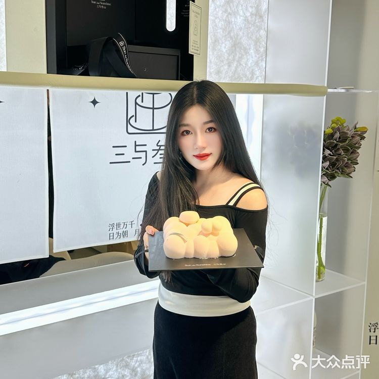 闺蜜生日定了三与叁山的蛋糕 收到成品瞬间被惊艳了