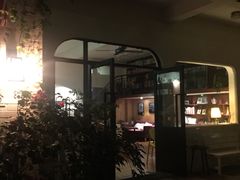 -彳亍咖啡·这里(水湾路店)