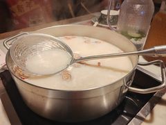 -尚尚仙·酸汤猪手·猪肚鸡火锅(华联万柳购物中心店)