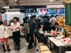 大堂-麦当劳(轻轨曹杨路店)