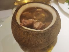 椰子八宝鸡汤-闻见中国海南菜(K11店)