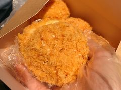 蟹黄酥松小贝-鲍师傅糕点(海岸城店)