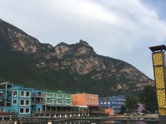 -百里峡七彩艺术小镇