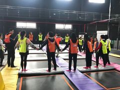 -嘿哟动霸CHUA·新潮玩运动娱乐中心·蹦床滑冰团建乐园