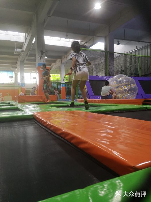 蹦贝JumpingJack运动中心·炫飞蹦床(龙华店)图片