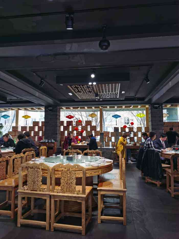 灶台香餐厅(桥梓镇店)-"进门服务员很热情,主动给我推荐特色,还提.