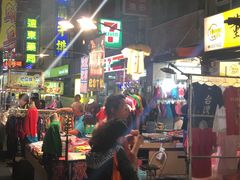 -六合夜市