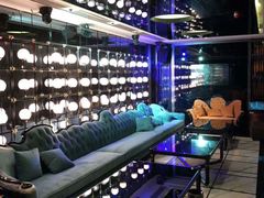 -白玉兰广场停车场