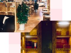 -新华里咖啡书吧(新华书店小寨店)