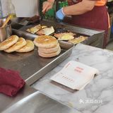 川府只要1.9的烧饼里脊不香么，免费送茶叶蛋