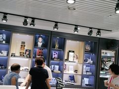 -宏宇眼镜蔡司依视路折扣店(兆佳眼镜城店)