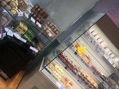 零售区-好利来(彩香店)