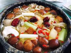 -南渝食府.墨脱石锅松茸鸡