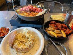 部队锅-MI WU FACTORY米屋美食工厂餐厅(绿地店)