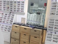 -诺柯视眼镜-蔡司依视路官方工厂店(淞南一店)