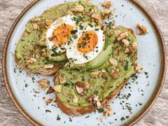 牛油果煮蛋吐司-RAC BAR(安福路店)