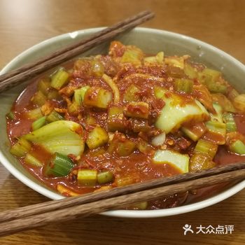 【位置】南京西路 据说是上海米粉第一，大晚上过去的