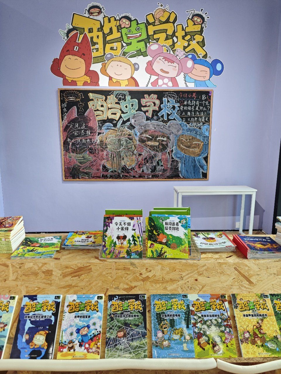 赶紧来享受绘本盛宴

99展览布局
超大展厅,陈设舒适,亲子