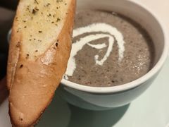 黑松露奶油蘑菇汤配蒜蓉法棍-港丽餐厅(天河城店)