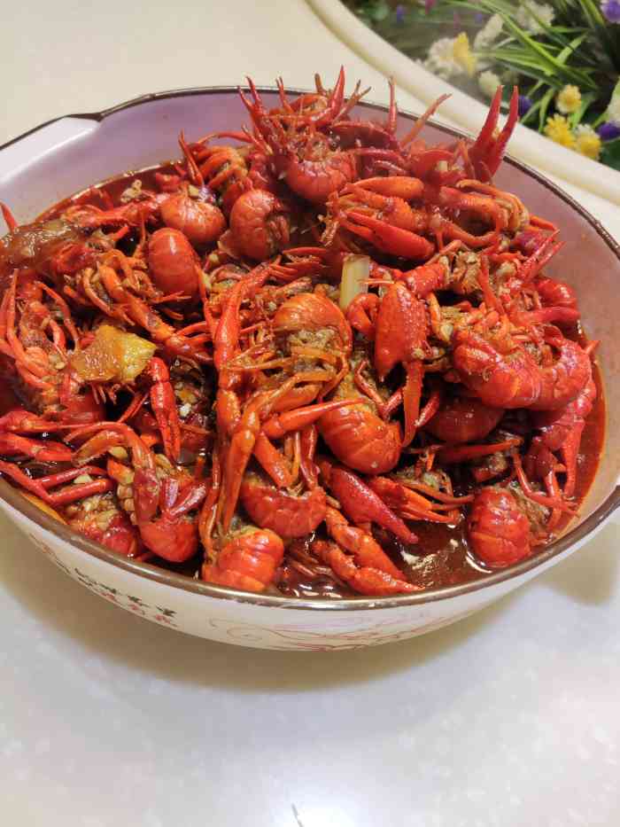 老谢龙虾(九华山路店)-"芜湖路延伸到宁国路都是他们家门面 真是挺.