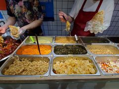 自助取餐区-三兄弟高炉烧饼