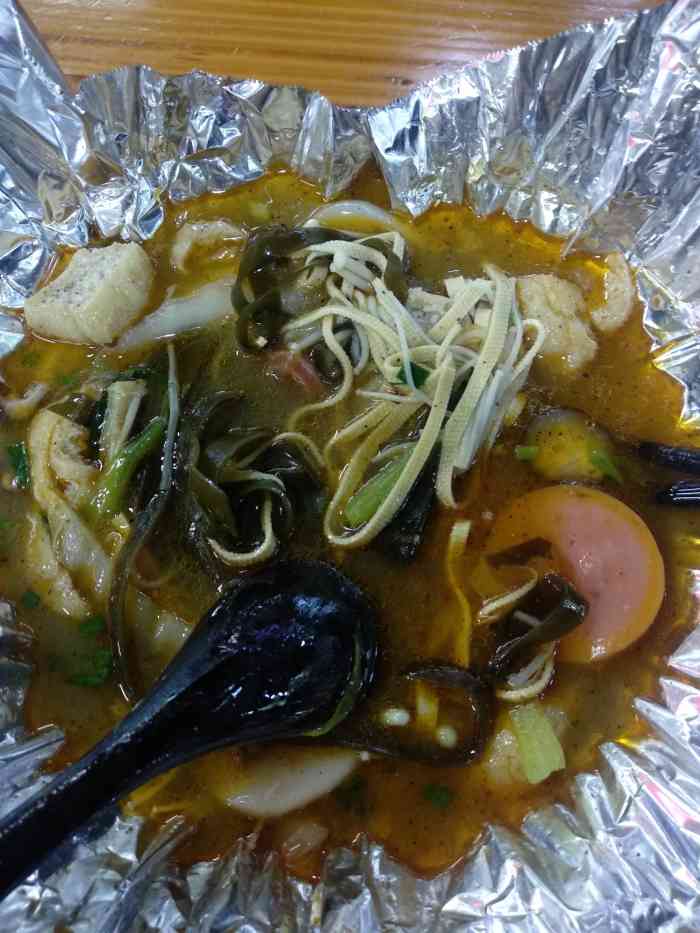 打分 锡纸年糕砂锅  味道3分.  金针菇,海带,鹌鹑蛋