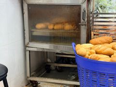 -Bánh Mì Huynh Hoa