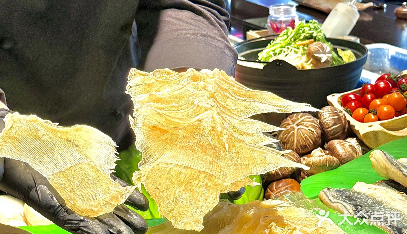 巨鹿路，暗黑系，明星私藏的DJ日料，太会玩