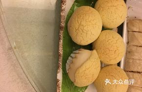 Crispy Walnut Bun