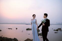 -雪中彩影婚纱摄影·微光艺术中心