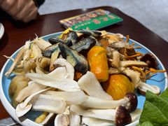 -菌之家·专业纯野生菌火锅·特色炒菌