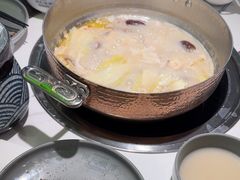 -洪氏嗨捞·广东猪肚鸡·椰子鸡火锅(西咸万象城店)