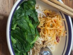 -云阿蛮云南生烫牛肉米线(奉贤路店)