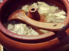 松茸汽锅鸡-云海肴·汽锅鸡·云南代表菜(天山百盛优客店)