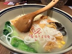 -刀小蛮半只鸡过桥米线(家乐福四元桥店)