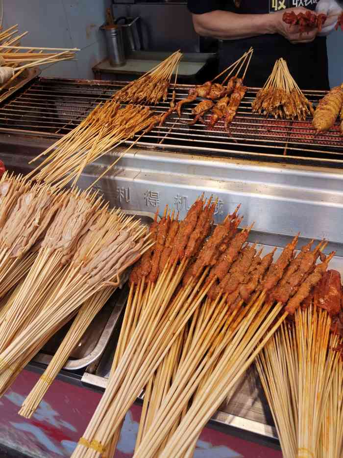 阿龙烧烤(水塔店)-"突然想吃面筋了.在璇宫电影院哪里有个面筋.