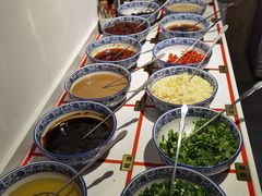 自助调料区-渝蛙先生领鲜美蛙老火锅