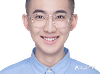 2015年冬天，艺考的缘故在微博上搜索“最美证件照”