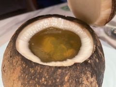 原汁椰子炖乌鸡-汤城小厨•粤菜•靓汤(西直门凯德MALL店)