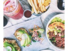 丹麦开放三文治配吞拿鱼牛油果-农畉LONFOOD(福田星河COCOPark店)