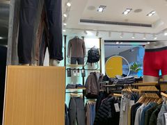 -lululemon(上海浦东IFC店)