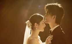 -卢浮宫婚纱摄影(银河国际店)