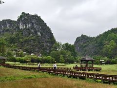 -高荡千年布依古寨旅游景区