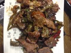 干辣椒炒牛肉-韩阳王石板烤肉