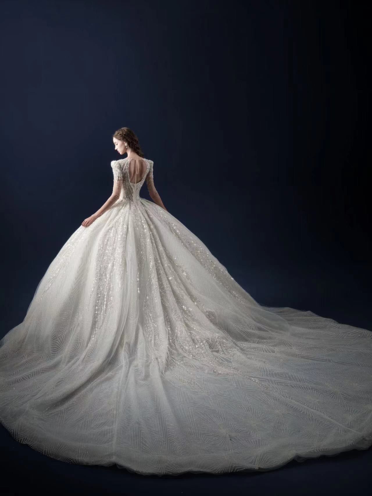 绝美背影的婚纱