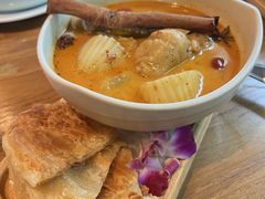-Chom Cafe and Restaurant