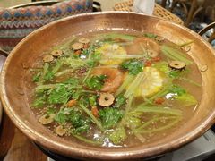 泉水清汤牛骨锅-麒麟风烤牛肉·云南烧烤小排档(丹凤街店)