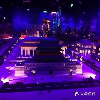 如果是夏冬两季遛年龄小点的娃