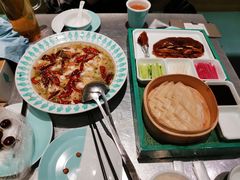 -姚姚酸菜鱼·金戈戈香港豉油鸡(喜荟城联名店)